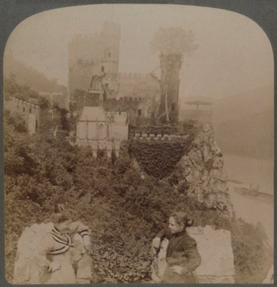 Le Rheinstein, le plus pittoresque des châteaux rhénans - N. du mur S. du bastion, Allemagne, 1902 - Underwood and Underwood