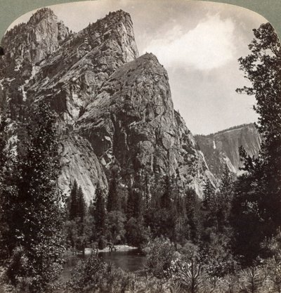 Les Trois Frères, Vallée de Yosemite, Californie, USA, 1902 - Underwood and Underwood