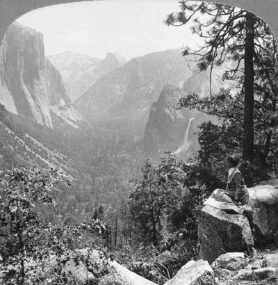 Vue depuis Inspiration Point à travers la vallée de Yosemite, Californie, États-Unis, 1902 - Underwood and Underwood