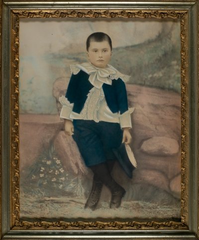 Garçon en costume bleu fantaisie - Unidentified