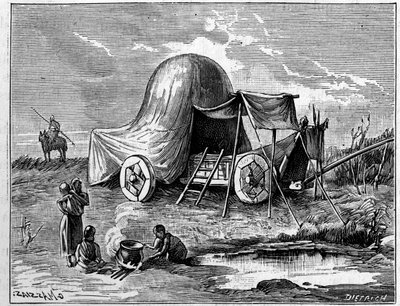 Une tente montée sur un chariot à l