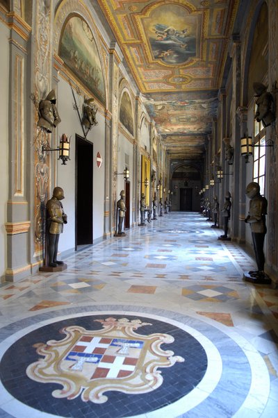 Architecture : vue du Palais des Grands Maîtres de l