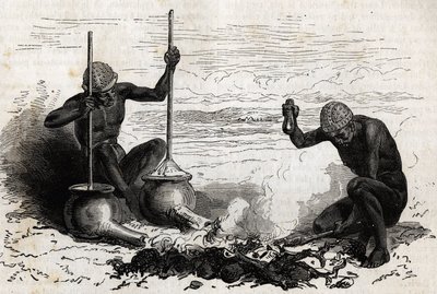 Forgerons Lakoutas (tribu située dans la région du Haut-Nil), une branche de bois fourchue sert de pinces, deux pierres servent de marteau et d