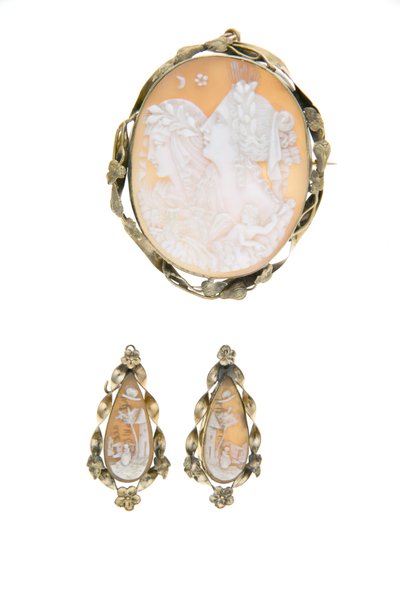 Broche et boucles d