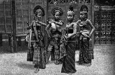 Zoo humain : danseuses javanaises dans un kampong, à l