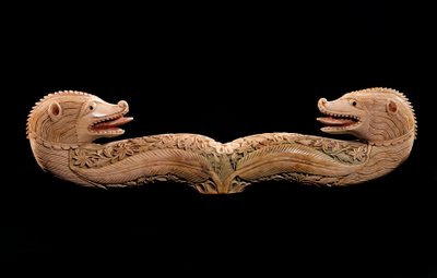 Art oriental : tau de houlette avec têtes d