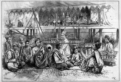 Théâtre de marionnettes avec musiciens en Birmanie. Gravure dans "Le Monde Illustré" - Unknown artist
