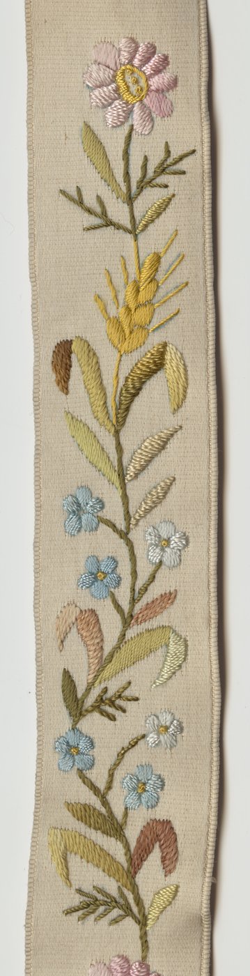 Bretelles, c.1880 (vue détaillée), Satin blanc brodé, cuir, argent, Fabricant inconnu - Unknown artist