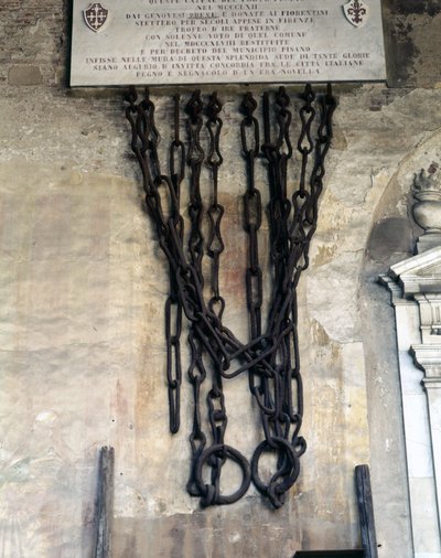 Les chaînes qui fermaient le port de Pise. Elles ont été prises par les Génois lors de la victoire de Meloria contre la Corse en 1284 puis données à Florence et rendues à la ville de Pise en 1858. Camposanto de Pise - Unknown artist