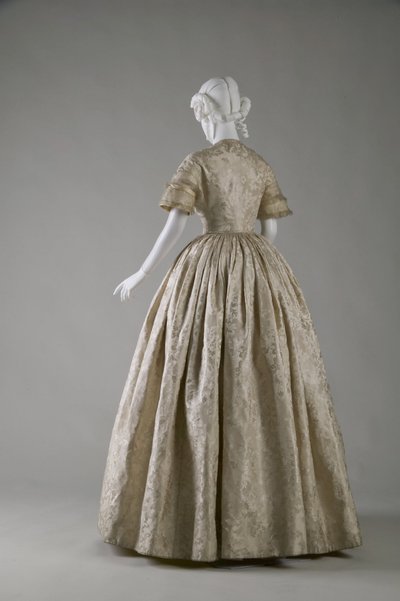 Robe de mariée (vue oblique arrière) - Unknown artist