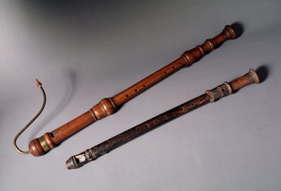 Instrument à vent en bois : flûte à bec - Unknown artist