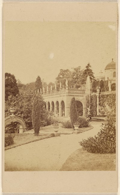 Alton Gardens - Piazza et fontaine - Unknown artist