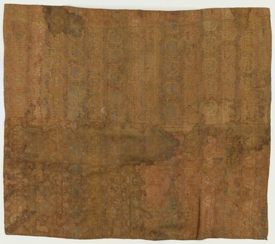 Brocade, soie. Une couverture de temple. En quatre pièces cousues ensemble et doublées avec de l