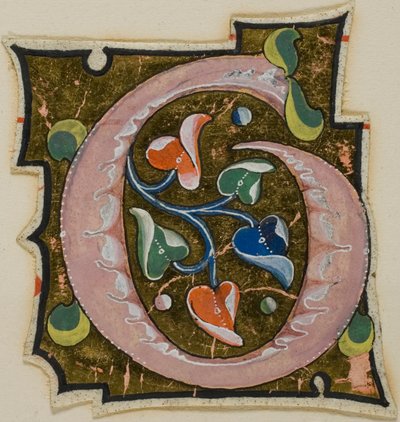 Initiale "G" décorée en rose avec des feuilles enroulées provenant d