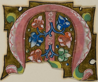 Initiale "M" décorée en rose avec des feuilles conventionnelles provenant d