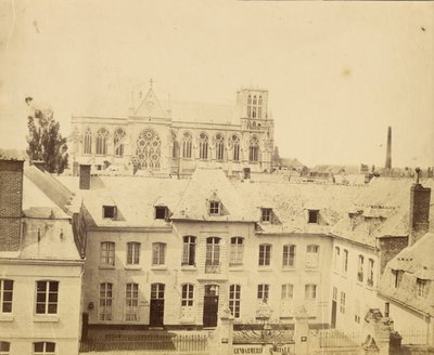 [Bâtiment de la gendarmerie impériale et cathédrale gothique]. - Unknown artist