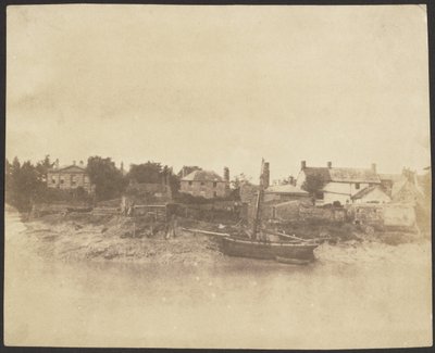 [Maisons et bateau au bord d