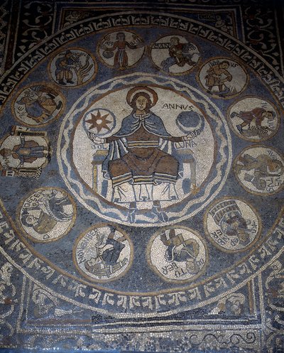 Sol en mosaïque représentant les mois de l