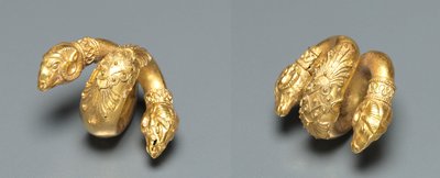 Paire de boucles de cheveux avec tête de bélier - Unknown artist