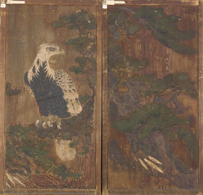 Paire de portes avec aigle sur un pin d