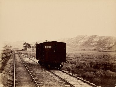 [Voiture de chemin de fer sur les rails] - Unknown artist