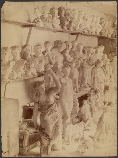 [Salle pleine de bustes et de statues] - Unknown artist