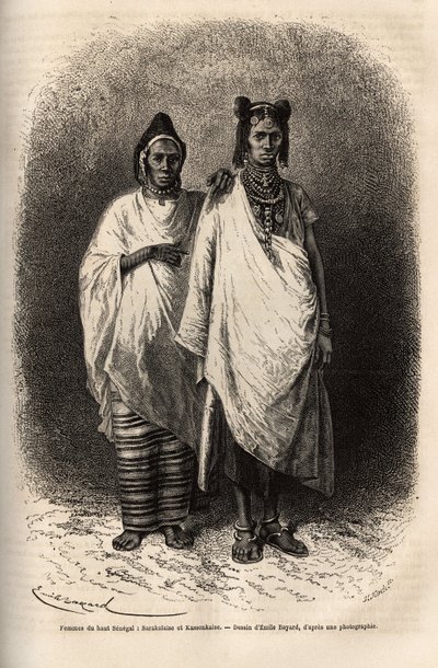 Femmes Sarakolaises et Kassonkaises, populations du Haut-Sénégal, en vêtements traditionnels. Gravure pour illustrer une croisière sur la côte d