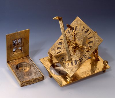 Instruments scientifiques : cadrans solaires du XVIe siècle (à gauche) et du XVIIe siècle. Collection privée - Unknown artist