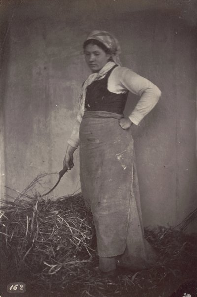 [Femme debout avec une faux] - Unknown artist