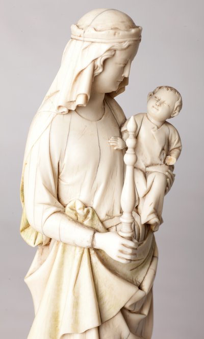 Statue. Vierge à l