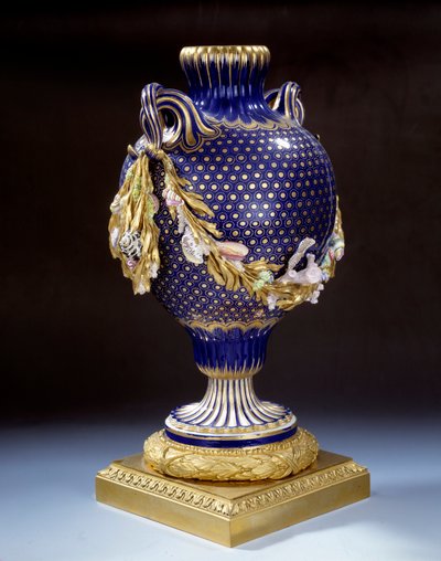 Vase à queue de poisson en porcelaine dure. Vers 1765-1770. Paris. Musée du Louvre - Unknown artist