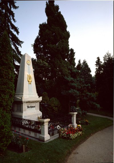 Vue de la tombe du compositeur allemand Ludwig van Beethoven (1770-1827) au cimetière central de Vienne (Zentralfriedhof), Autriche - Unknown artist