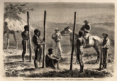 Travailleurs des Nouvelles-Hébrides (ou depuis 1980, la République de Vanuatu, un archipel mélanésien au nord de la Nouvelle-Calédonie), construisant une maison, que l