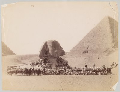 42e Highlanders devant le Sphinx à Gizeh, Égypte - Unknown photographer