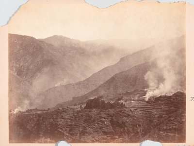 Village en feu, expédition de Black Mountain - Unknown photographer