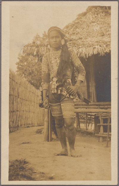 Datto Bulon, chef des Bagobo, vêtu en tenue de guerrier, Réservation des Philippines, Exposition de l