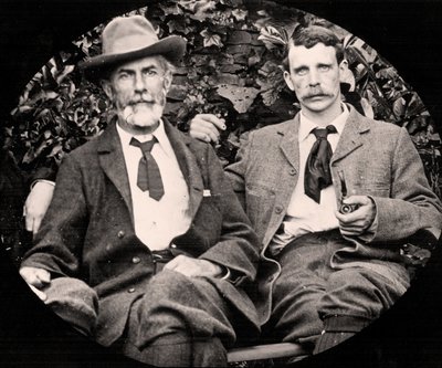 Edward Carpenter et son partenaire George Merrill, vers 1900 (photo n/b) - Unknown photographer