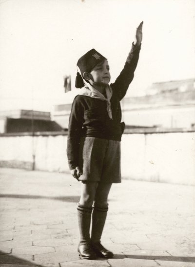 Fascisme, petite table - Unknown photographer
