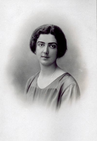 Portrait en buste de la princesse Jolanda de Savoie, souriante le jour de son mariage - Unknown photographer