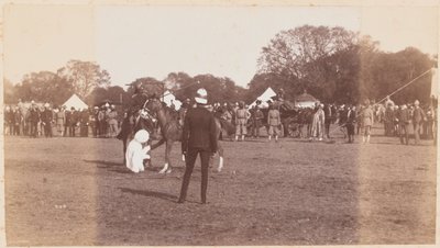 Sowar indien tombant de son cheval - Unknown photographer