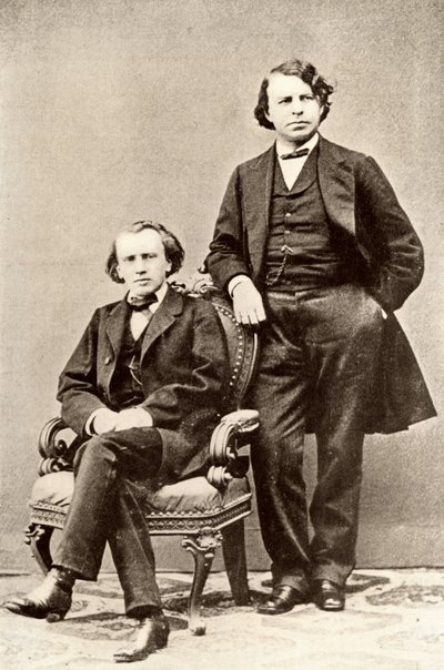 Johannes Brahms (1833-1897) compositeur allemand, assis, avec Joseph Joachim (1831-1907) violoniste et compositeur hongrois, et directeur du Conservatoire de Berlin - Unknown photographer