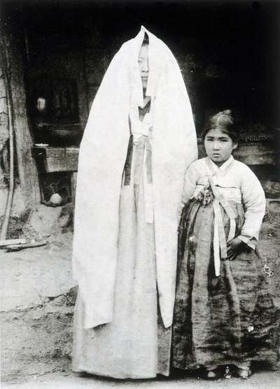 Femme coréenne et jeune fille - Unknown photographer