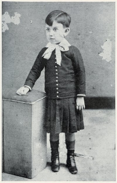 Pablo Picasso à 4 ans - dans « Picasso, documents iconographiques » par Sabartes - Unknown photographer