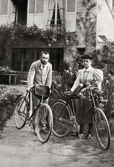 Pierre et Marie Curie dans leur jardin - Unknown photographer