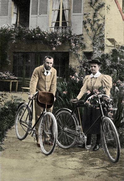Pierre et Marie Curie dans leur jardin - Unknown photographer