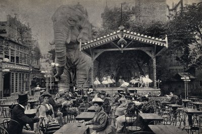 Scène de vie populaire au Moulin Rouge à Paris. Photographie, fin du 19e siècle, Paris. Coll. Selva - Unknown photographer