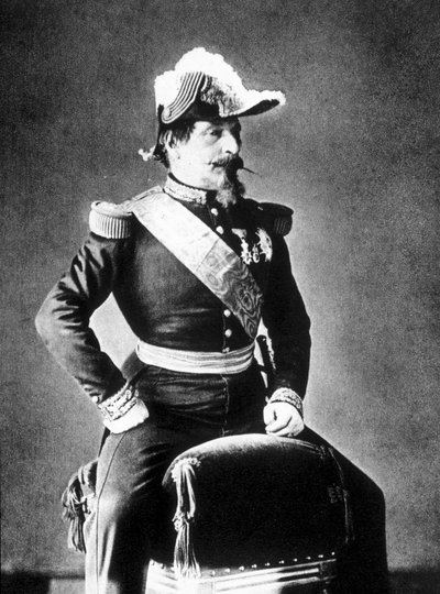 Portrait de Napoléon III assis en califourchon sur un tabouret - Unknown photographer