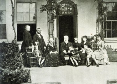 Portrait de Victor Hugo en exil à Guernesey en 1866 avec Juliette Drouet à sa droite - Unknown photographer