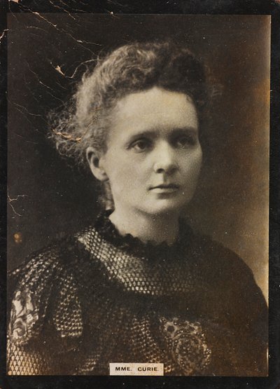 Portrait de la chimiste et physicienne Marie Skłodowska-Curie (1867-1934), épouse de Pierre Curie, Prix Nobel de physique en 1903 avec son mari et de chimie en 1911 - Unknown photographer