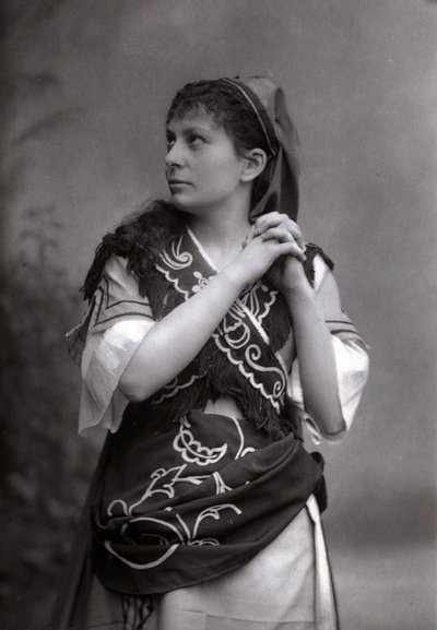 Portrait de la soprano Elisabeth Janvier dans « Le Tribut de Zamora » de Charles Gounod en 1881. - Unknown photographer